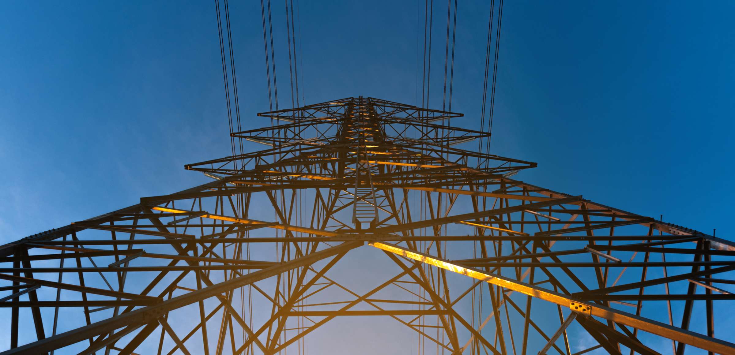 red eléctrica vista desde abajo